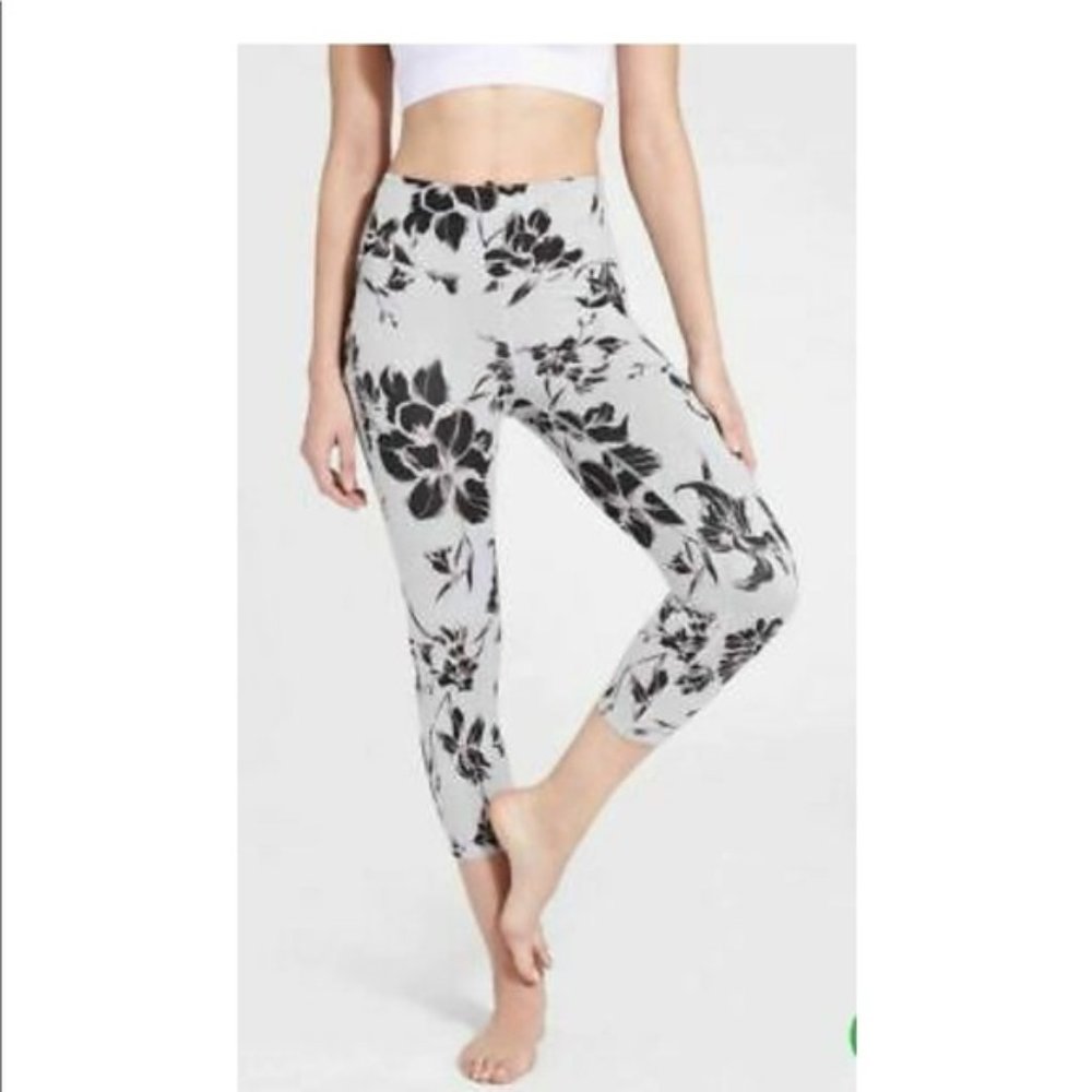 Athleta High Rise Magnolia Chaturanga Capri